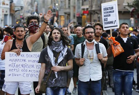 Der Gezi-Protest: Eine Symphonie des Widerstands gegen Urbanisierung und Autoritarismus