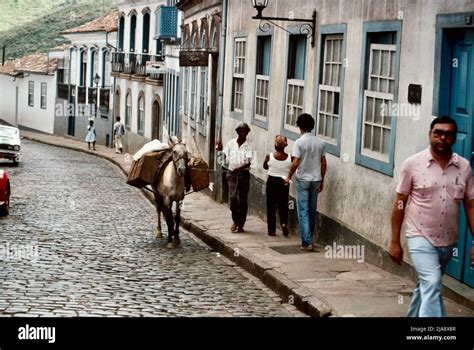 Die Goldene Welle von Minas Gerais: Eine Geschichte von Reichtum, Sklaverei und dem Aufstieg Brasiliens im 18. Jahrhundert